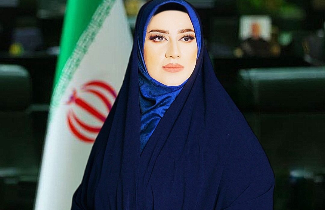 محبوبه فغان زاده بعنوان اولین کاندیدبانوان در استان خوزستان پیش ثبت نام را انجام داد.