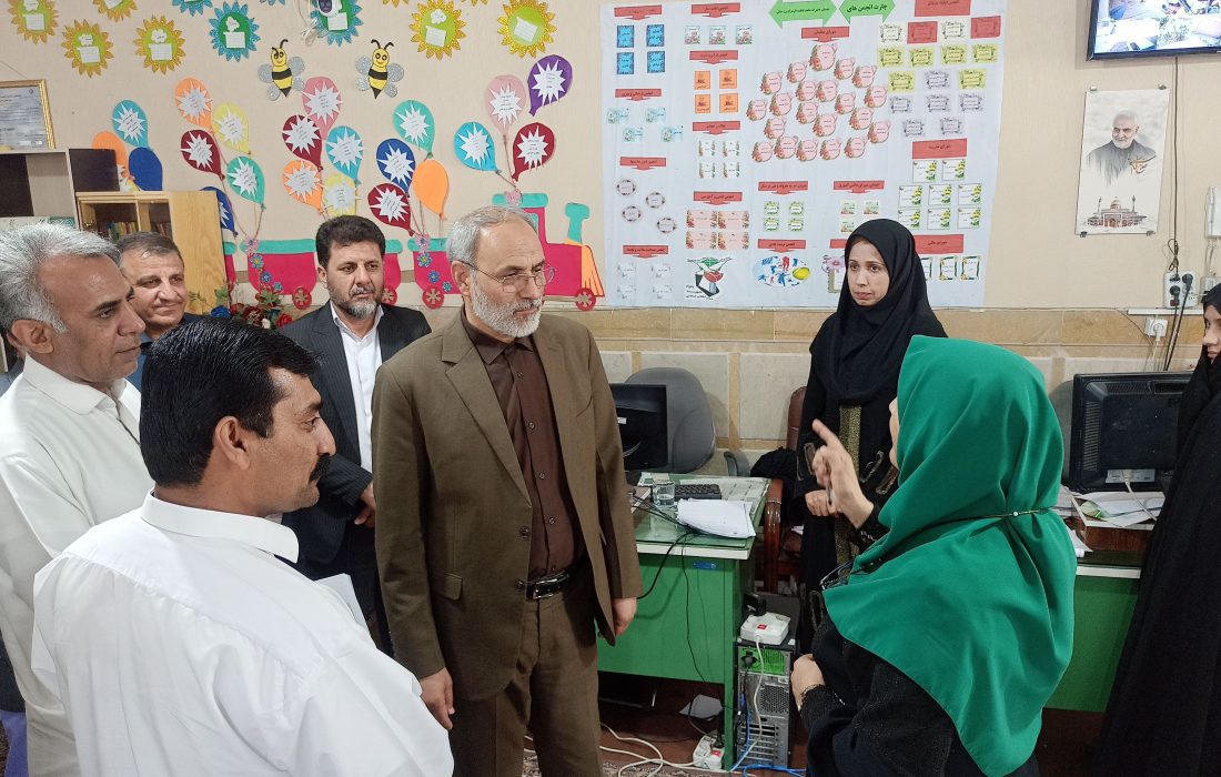 بازدید مدیر کل آموزش و پرورش سیستان و بلوچستان از نحوه برگزاری امتحانات دانش آموزان در خاش