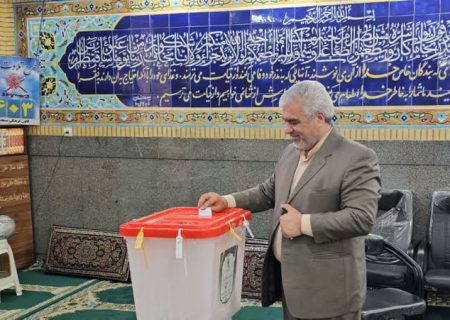 رئیس کل دادگستری استان خراسان رضوی رای خود را به صندوق انداخت